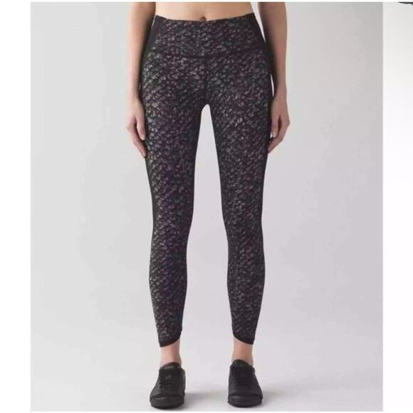 Lululemon Black Reflective Pace Rival Crop Leggings - Size 2 - Picture 1 of 7